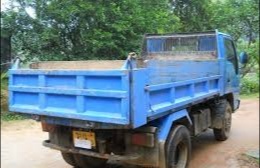 පොලිස්‌ නිලධාරියා හප්පා ගිය ටිපර් රථය සොයා ගනී