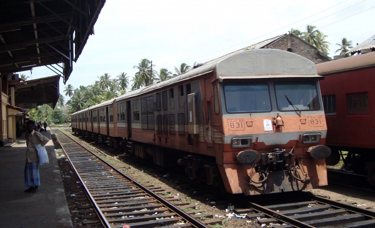 කාර්යාල මගී දුම්රිය සුපුරුදු පරිදි ධාවනය වේ.