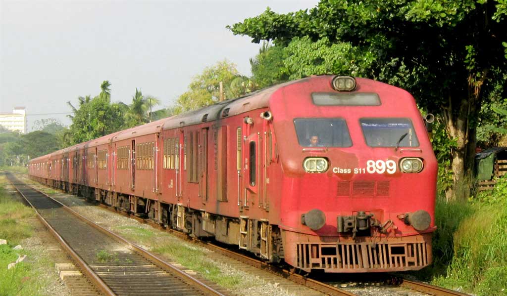 දුම්රිය ධාවනය අද සිට සාමාන්‍ය පරිදි