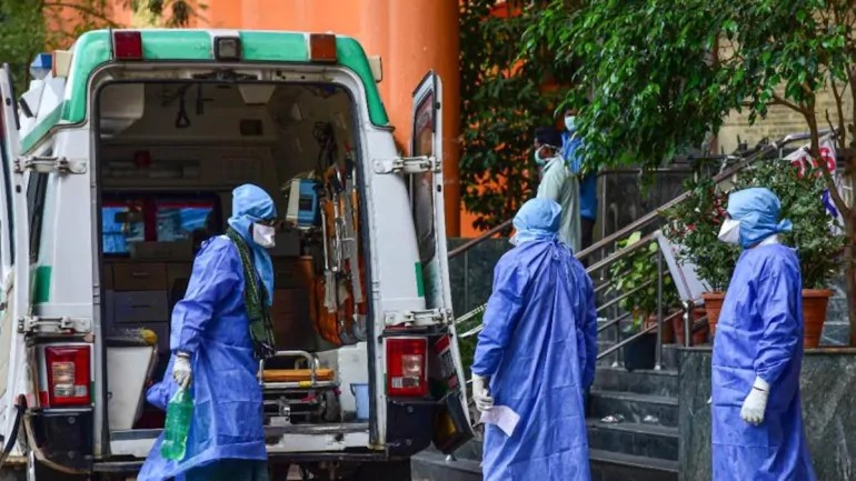 නිරෝධායනයේ සිටියදී විවාහ ආරාධනා පත්‍ර බෙදලා…